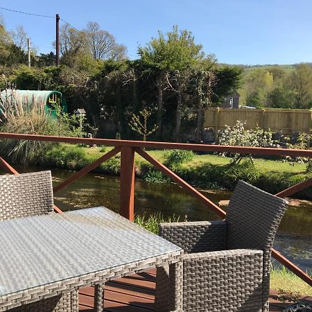 Pet Friendly Riverside Static Caravan Cheddar Bagian luar foto