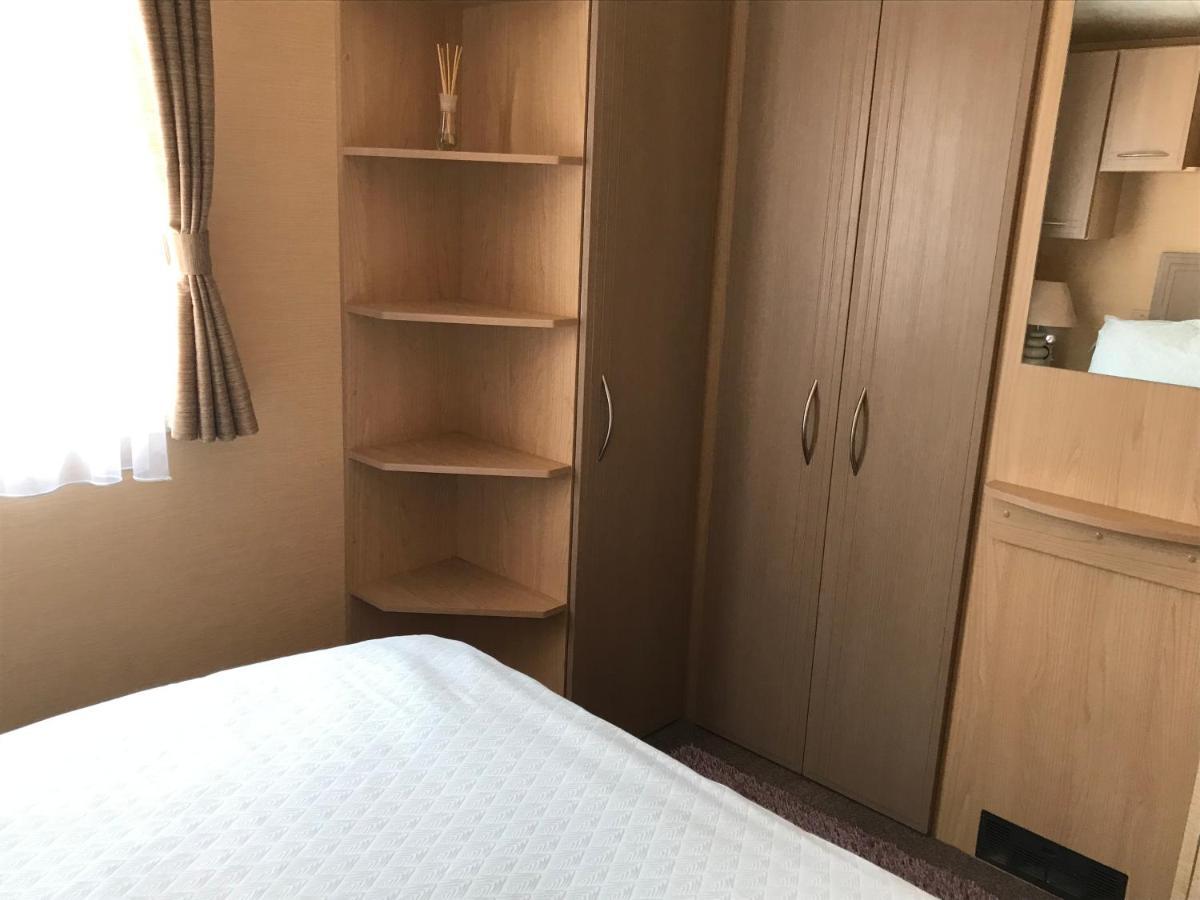 Pet Friendly Riverside Static Caravan Cheddar Bagian luar foto