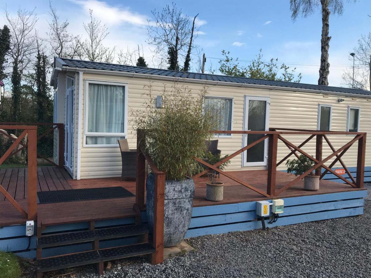 Pet Friendly Riverside Static Caravan Cheddar Bagian luar foto