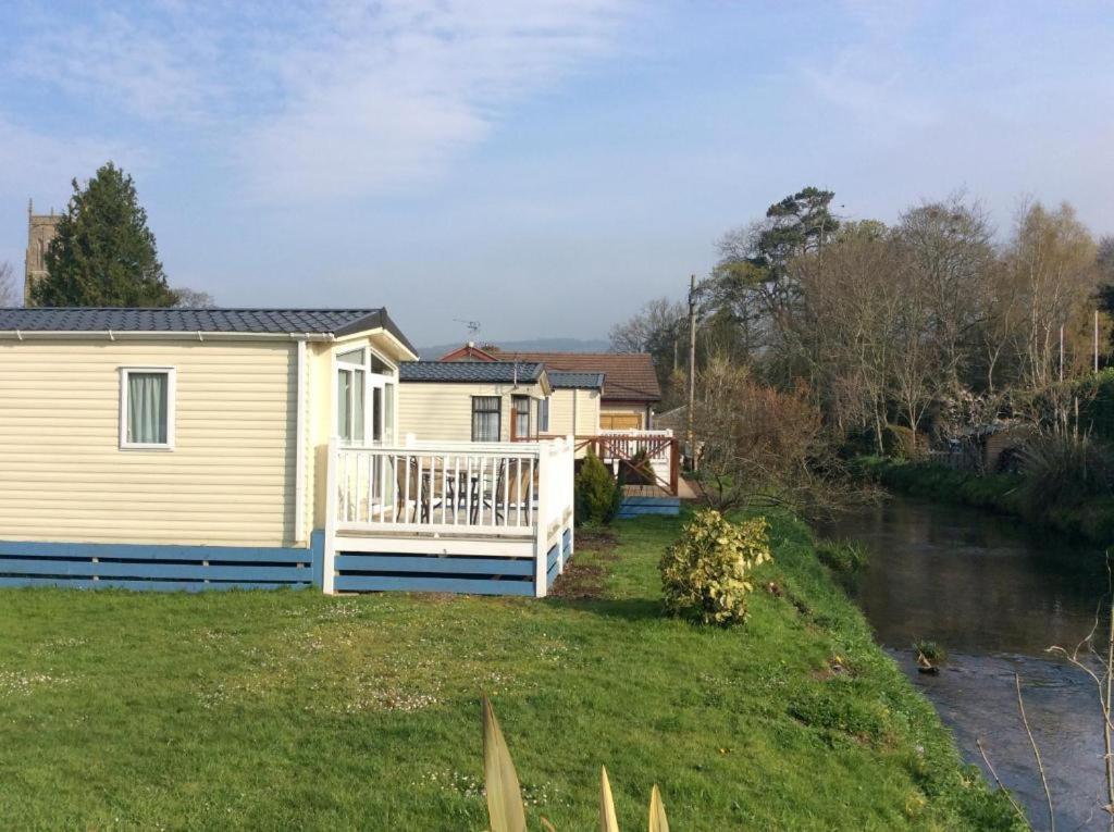 Pet Friendly Riverside Static Caravan Cheddar Bagian luar foto