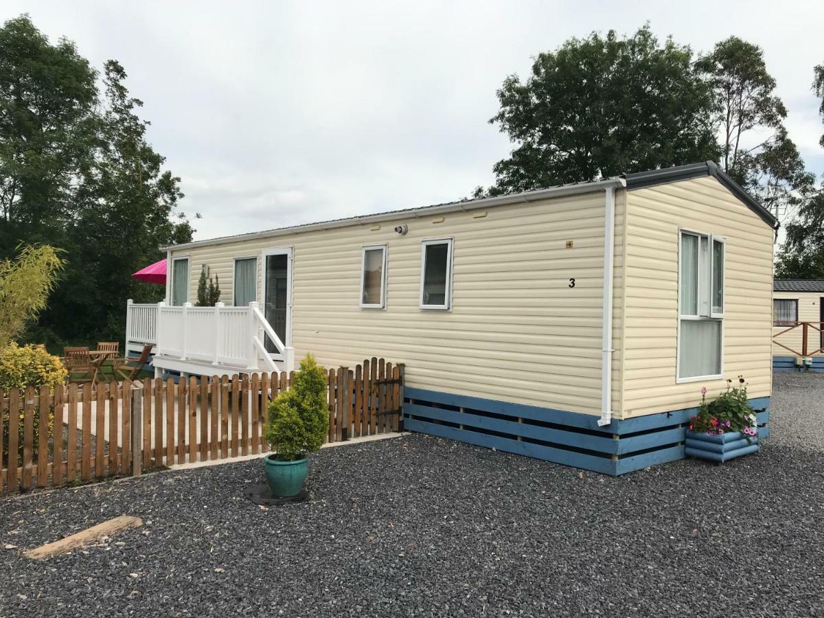 Pet Friendly Riverside Static Caravan Cheddar Bagian luar foto